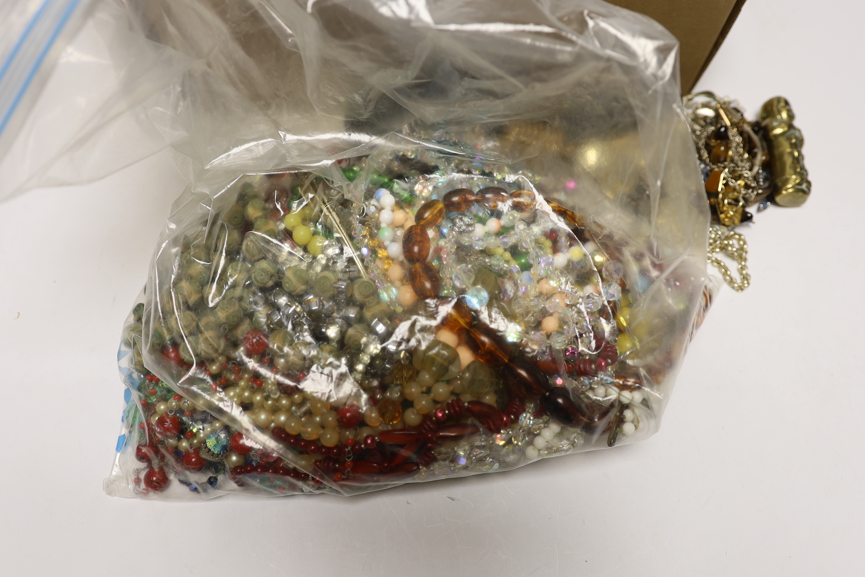 A quantity of assorted costume jewellery, including, necklaces, brooches, bangles cufflinks, rings, filigree etc.